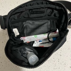 Lululemon belt bag (1 L)